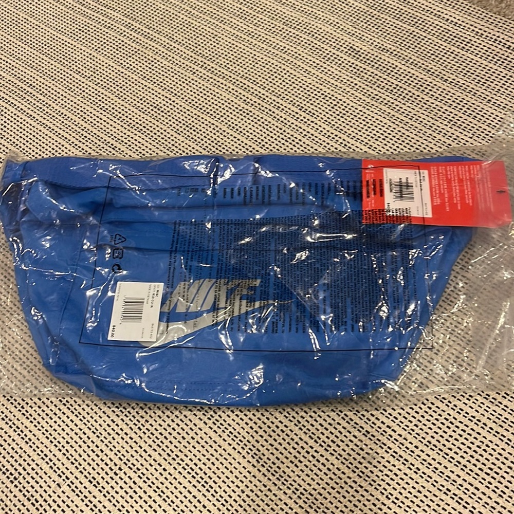 COPY - Nike tech bag now with tags. Basically a large Fanny pack!